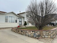 Building Photo - 3 Bedroom 1 Bathroom Basement Apartment Sp...