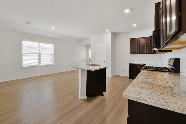 Building Photo - Beautiful 4-Bedroom Corner Lot Home with Open Floor Plan in Bulverde