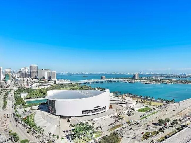 Building Photo - 398 NE 5th St