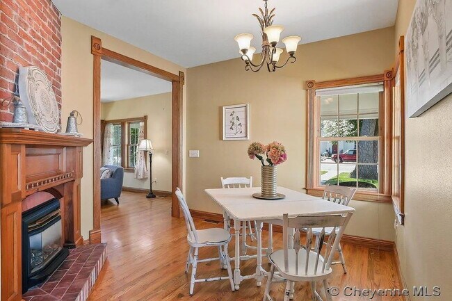 Building Photo - Charming Three Bedroom Home!