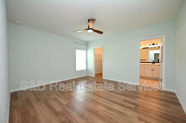 Building Photo - 2028 Rosewood Cir