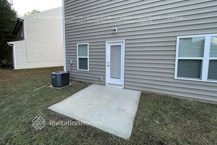 Building Photo - 136 Autumn Bluff Cir