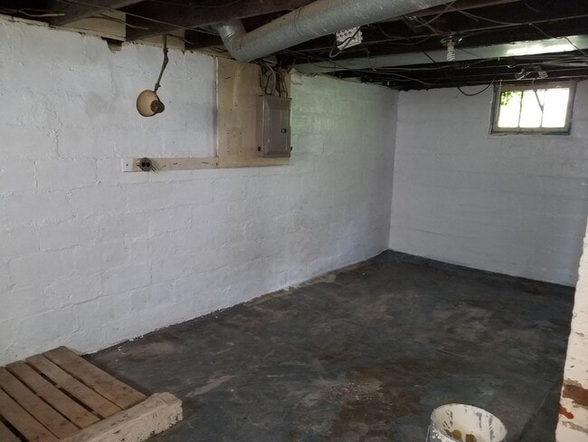 Building Photo - 211 Pleasant Ave