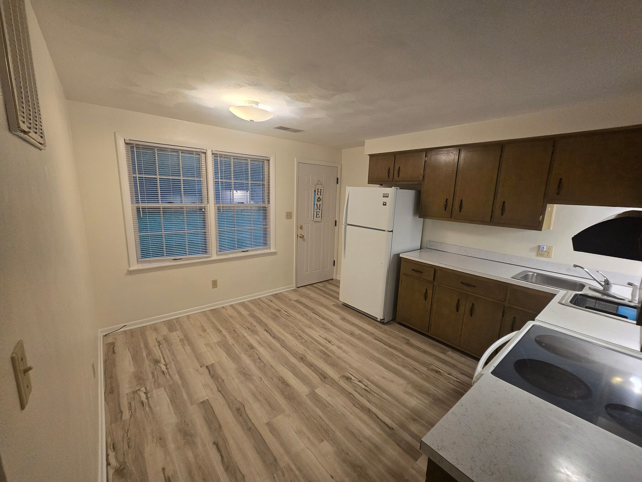 Building Photo - 735 Mellen Dr