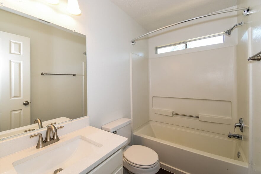 Building Photo - 2014 Harbour Cove Dr