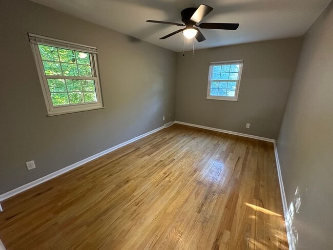 Building Photo - Stunning Single Family Home in “The Knolls”