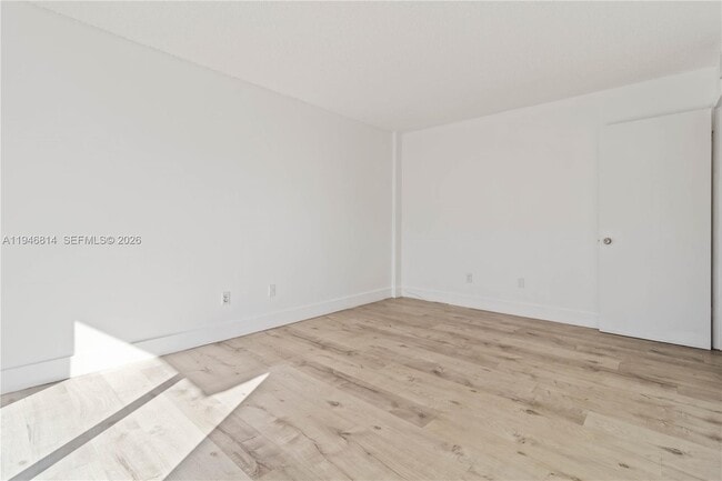 Building Photo - 1801 S Treasure Dr