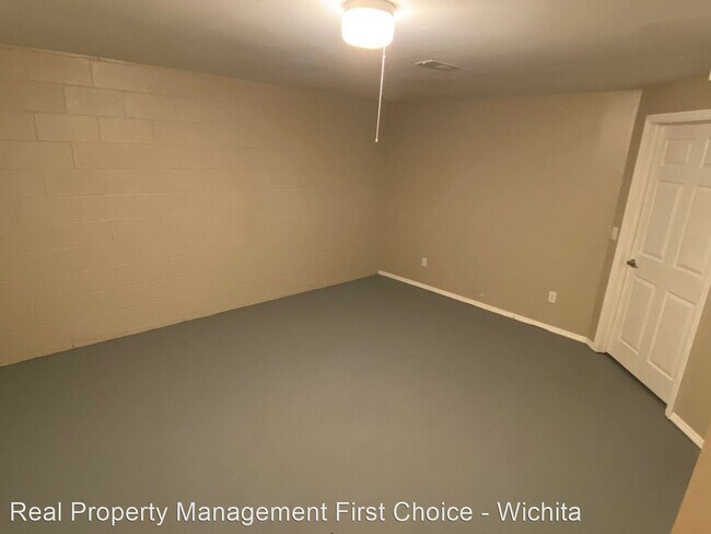 Building Photo - 2 br, 1 bath House - 725 W Stackman Dr #8