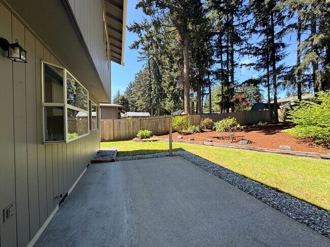 Building Photo - Charming 3-Bedroom Home in Desirable Gem H...