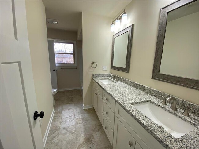 Building Photo - 124 Robert Dr