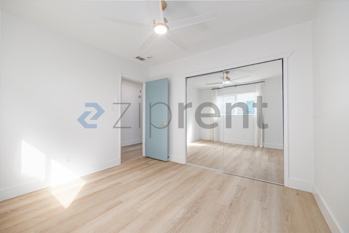 Building Photo - Unit