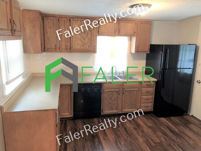 Building Photo - Huge 2-bedroom home with beautiful finishes