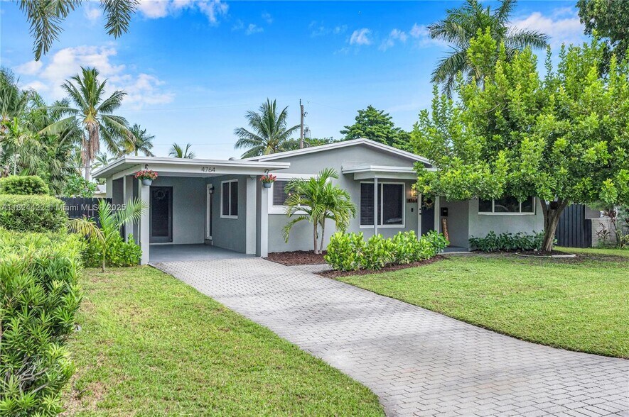 Primary Photo - 4764 NE 15th Way