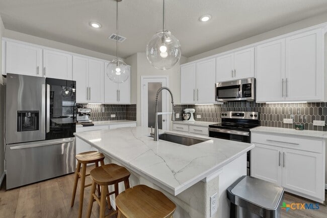 Building Photo - 816 Windflower