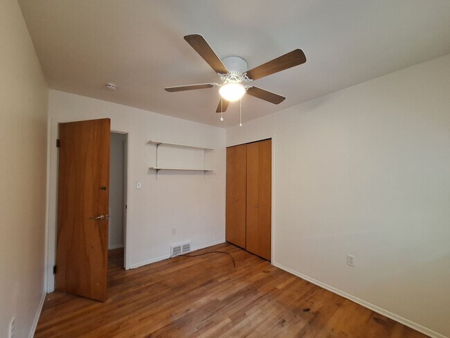 Building Photo - 3 bedroom home in Southfield with sprawlin...