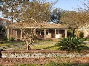 Building Photo - Walk to the beach!! Only a block and a hal...