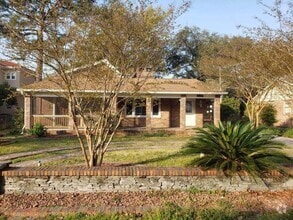Building Photo - Walk to the beach!! Only a block and a hal...
