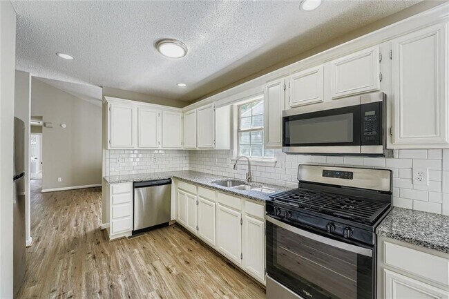 Building Photo - 1233 Waterton Trail