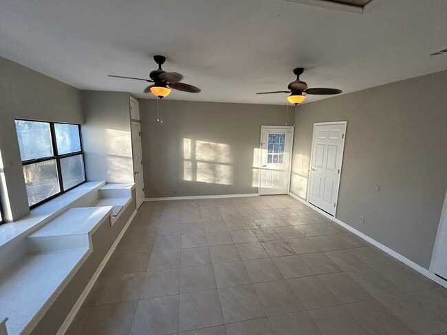 Building Photo - 108 Pinecrest Loop