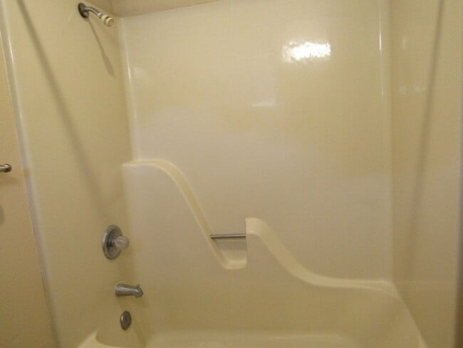 Building Photo - 2725 Santa Fe Unit B - 2/Bed 2.5/Bath - $1300/month