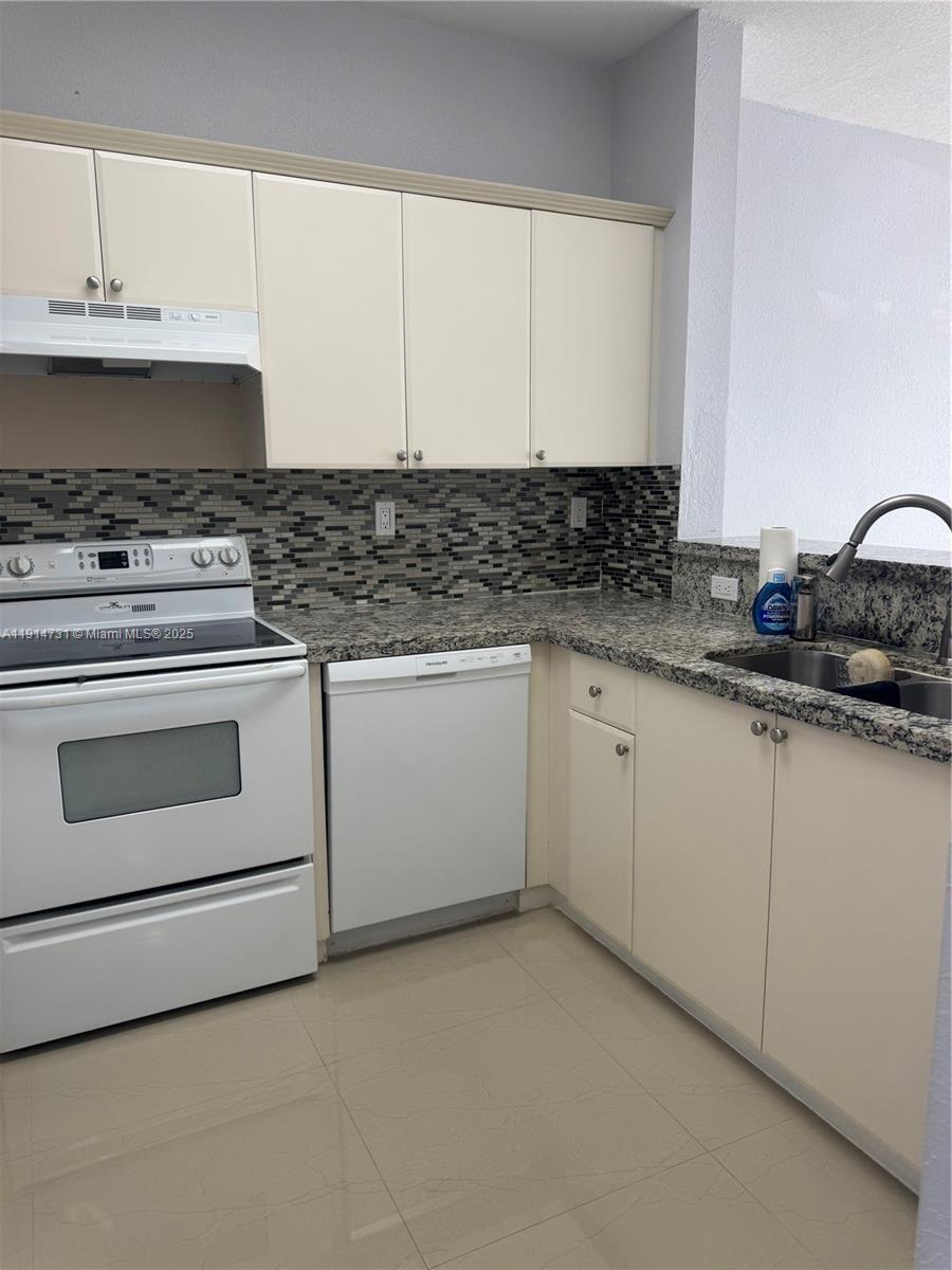 Building Photo - 7250 NW 177th St