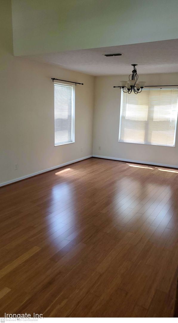 Building Photo - 4 br, 2.5 bath House - 1058 Whitetail Dr