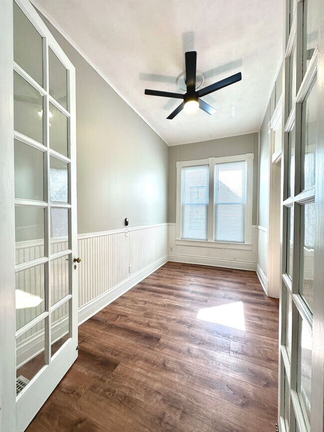 Building Photo - Charming 2 Bed / 1 Bath Home with Garage &...