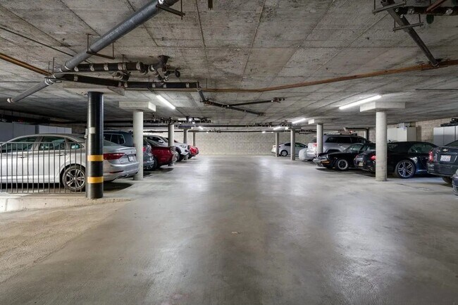 Building Photo - Move-In Ready 2BR/2BA Condo in Prime Cortez Hill Location!