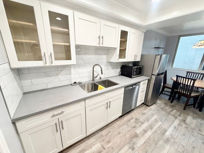 Building Photo - All utilities included 1 bedroom walking distance to Cal Tech