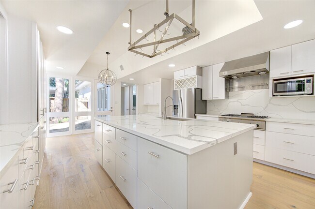 Building Photo - 50 Saddlebrook Ln