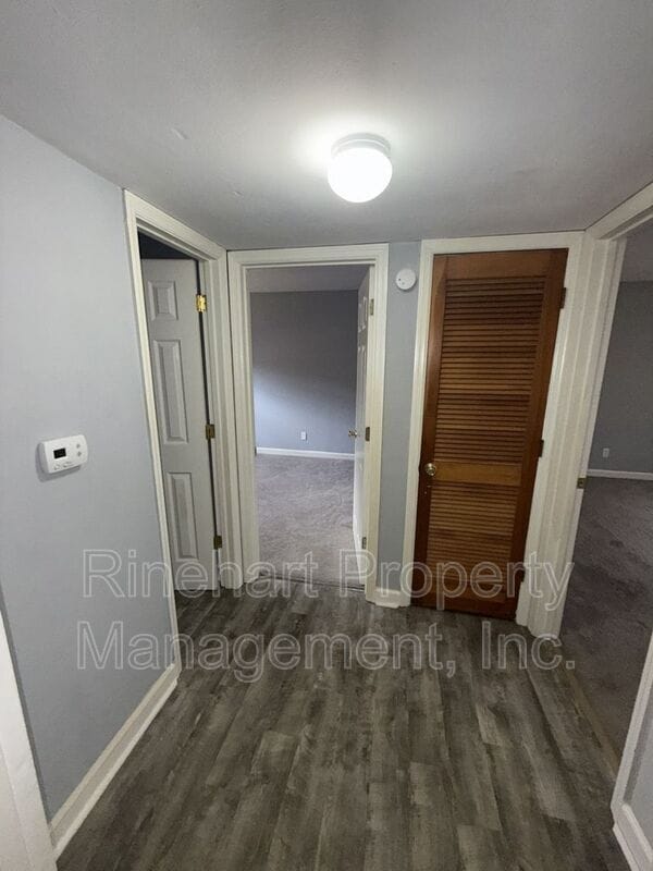 Building Photo - 1045 W Meadow Dr