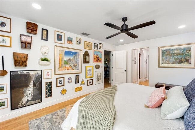 Building Photo - 533 SE Ocean Spray Terrace