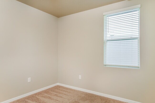 Building Photo - 824 Rivers Crossing St