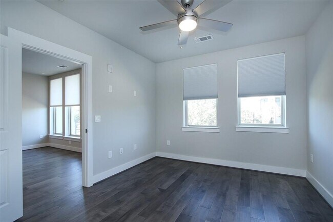 Building Photo - 4819 Caroline St