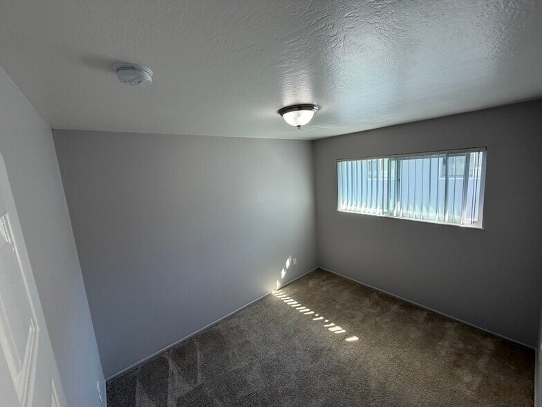 Building Photo - 2070 Latham St