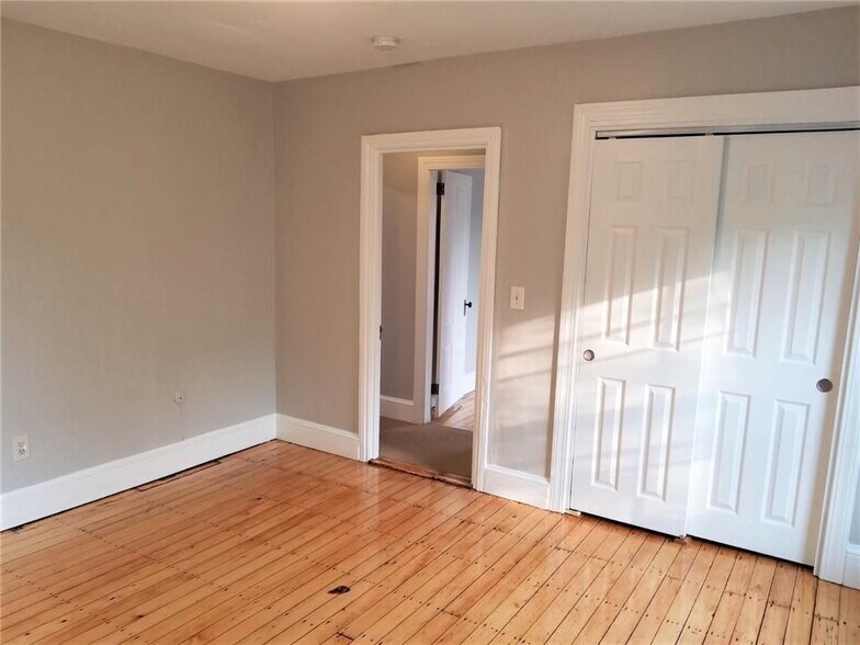 Building Photo - 8 Cady St