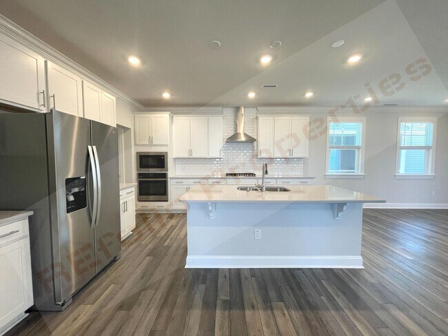 Building Photo - Gorgeous 4 Bedroom 3 Bath Home with Fiber ...