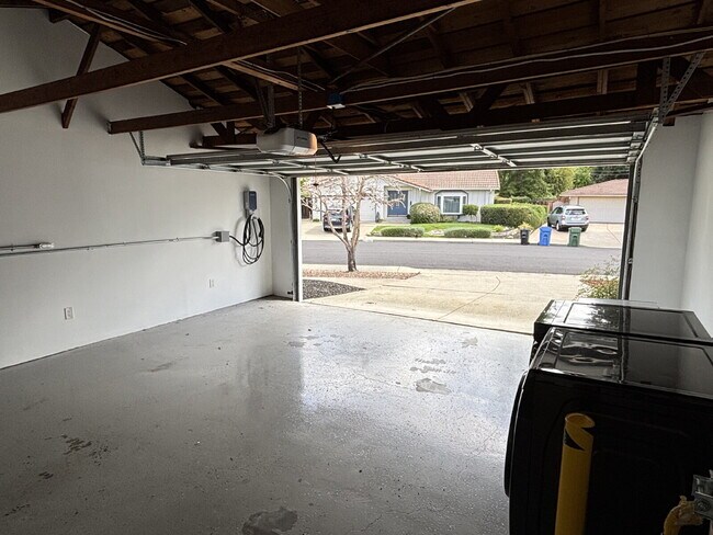 Building Photo - "Beautifully Remodeled 4-Bed Walnut Creek ...