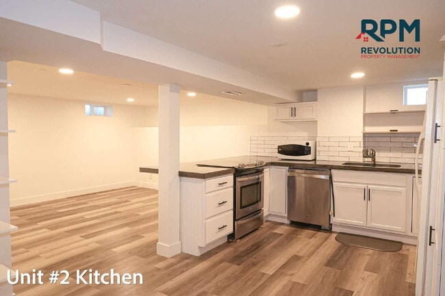 Building Photo - "Charming 2-Bed Duplex on Washington Blvd – Spacious 1421 Sq Ft with 2 Full Baths!"