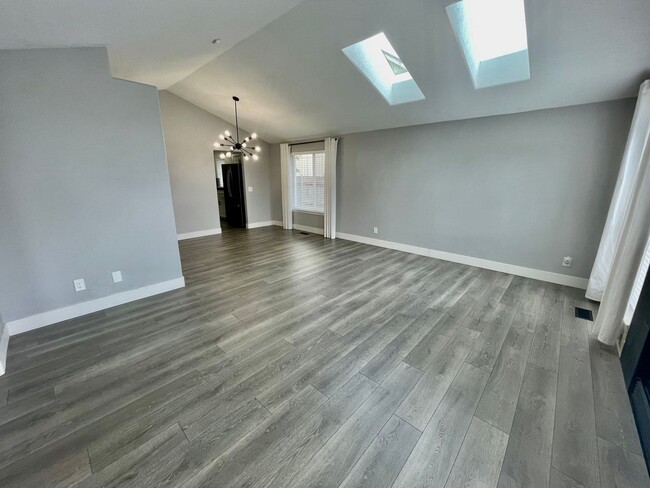 Building Photo - **$500 Move in Credit** 3 Bed/2 Bath Home.  Fresh and Modern Interior.  A/C, Garage, and Fenced Y...