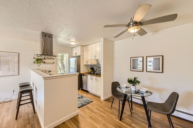 Building Photo - 2 Bed 2 Bath Available for August 2025 Pre...