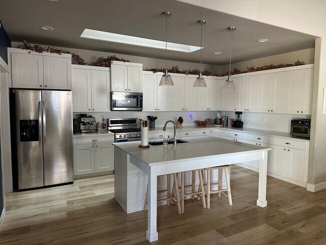 Building Photo - Live in Beautiful Bend Oregon