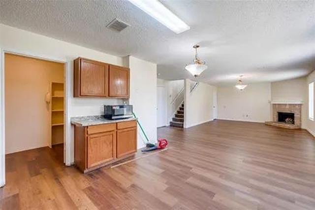 Building Photo - 933 Medina Dr