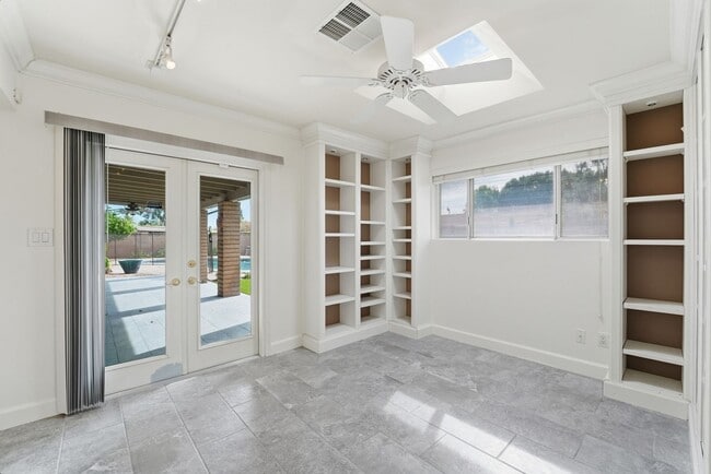 Building Photo - Welcome to this beautiful 5-bedroom, 3-bathroom home in Tempe Arizona!