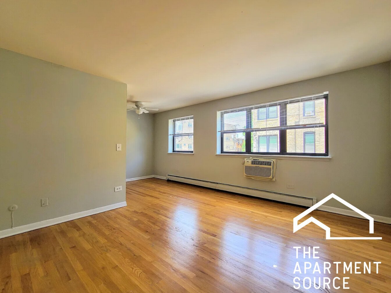 Building Photo - 510 W Briar Pl