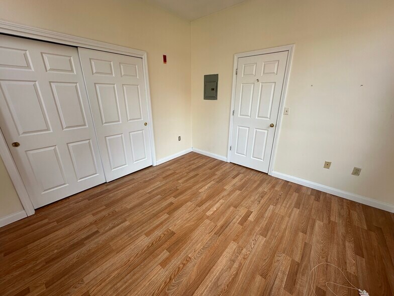 Building Photo - 76 Essex St