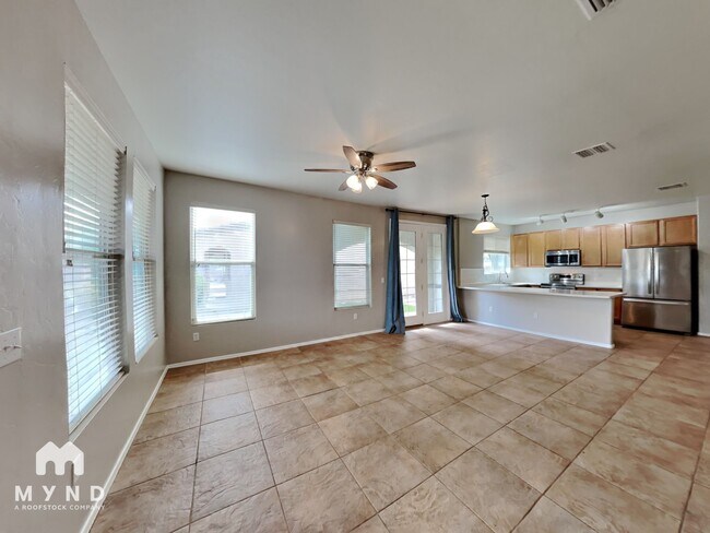 Building Photo - 5733 E Bellow Ln