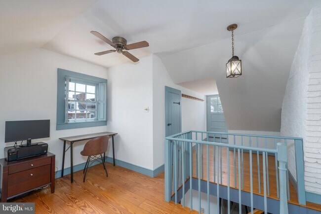 Building Photo - 806 S Ann St