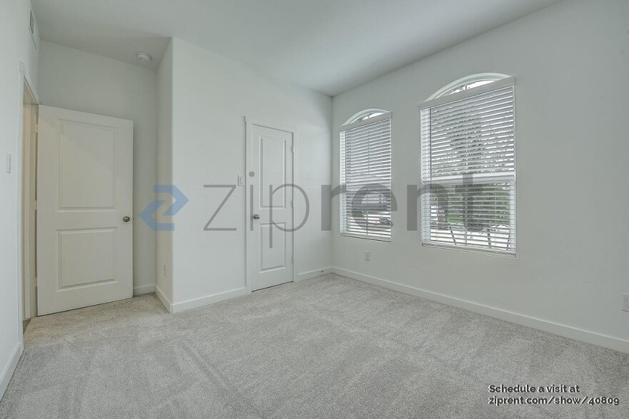 Building Photo - 1313 Rockwell Dr