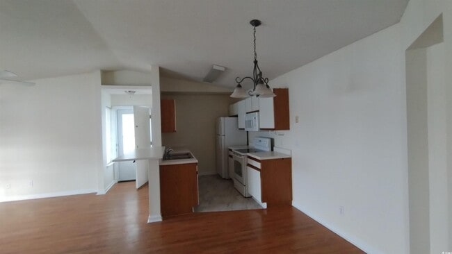 Building Photo - 2269J Essex Dr